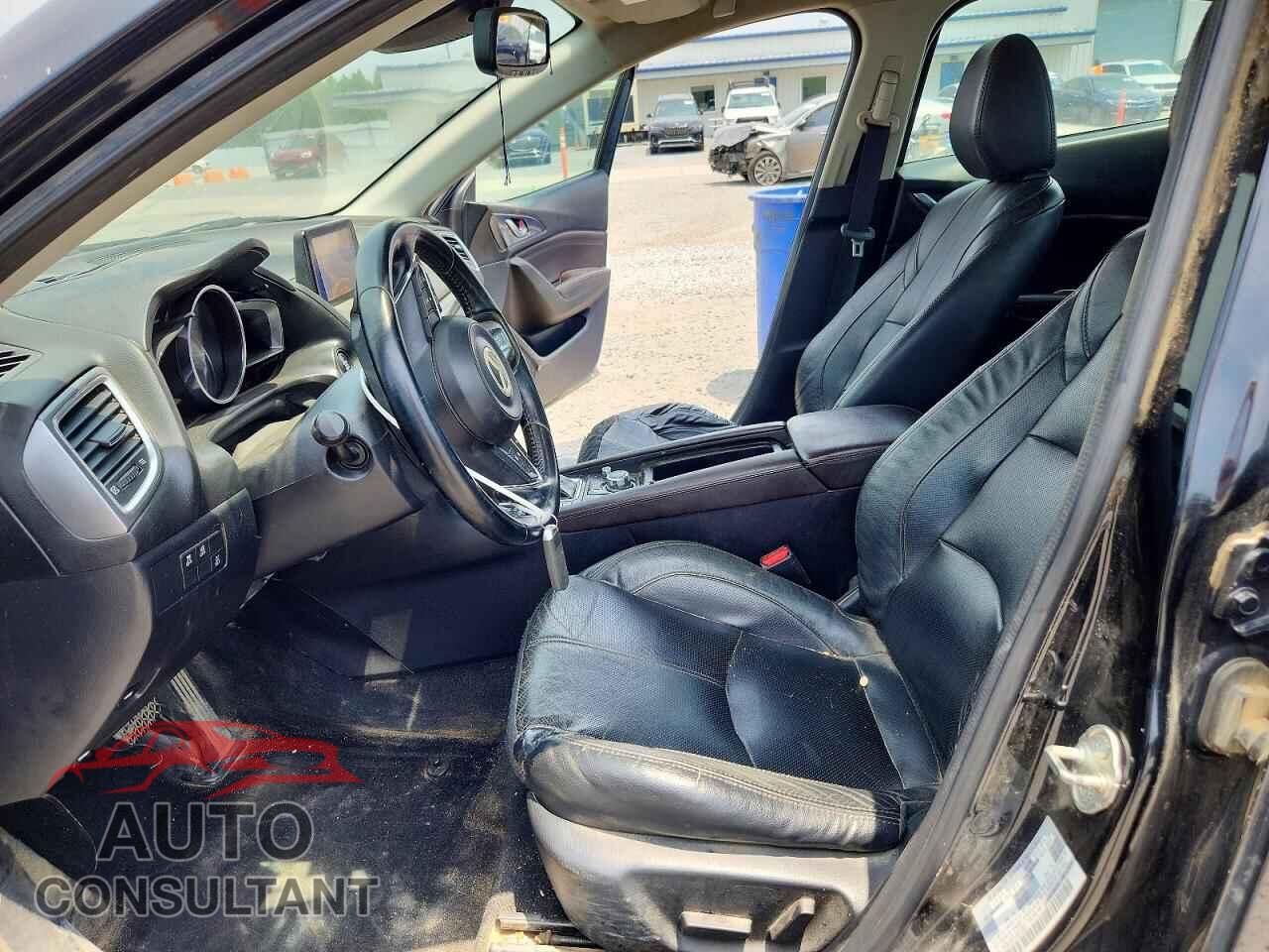 MAZDA 3 2018 - 3MZBN1W31JM210653