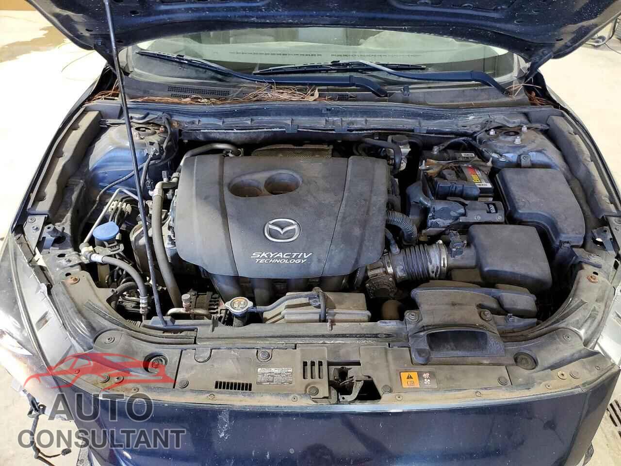 MAZDA 3 2018 - 3MZBN1V32JM169404