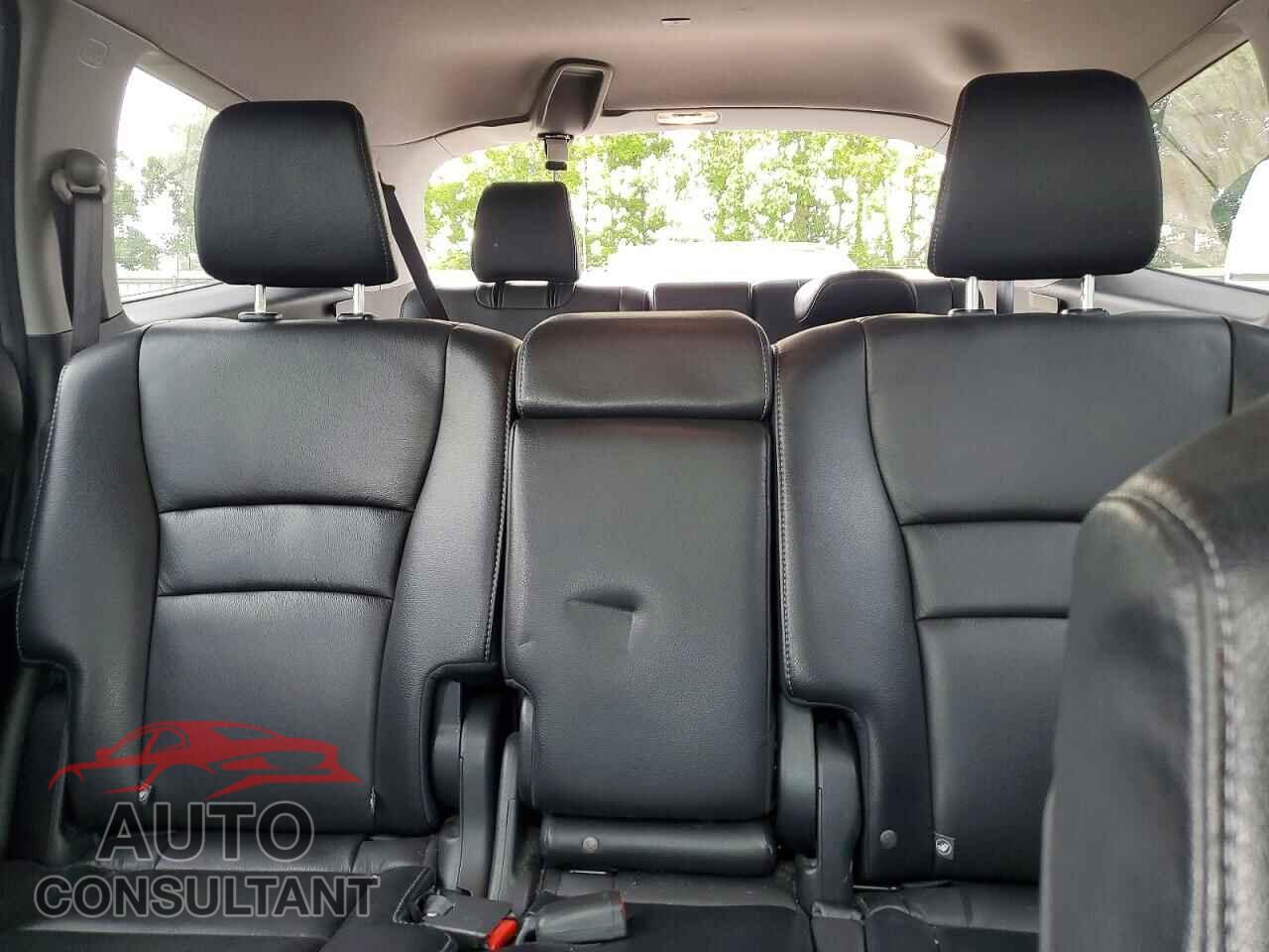 HONDA PILOT 2017 - 5FNYF5H52HB006992