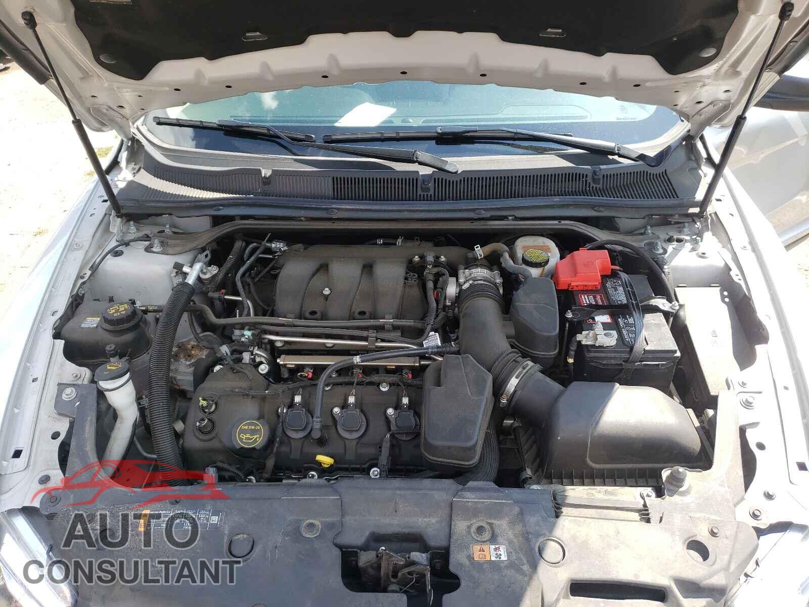 FORD TAURUS 2018 - 1FAHP2D8XJG126701