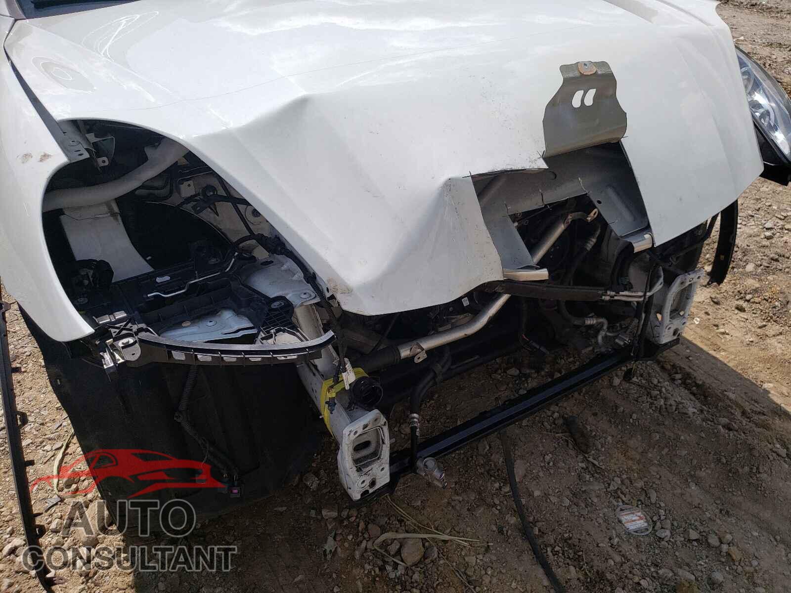 PORSCHE CAYENNE 2016 - WP1AA2A23GKA14159