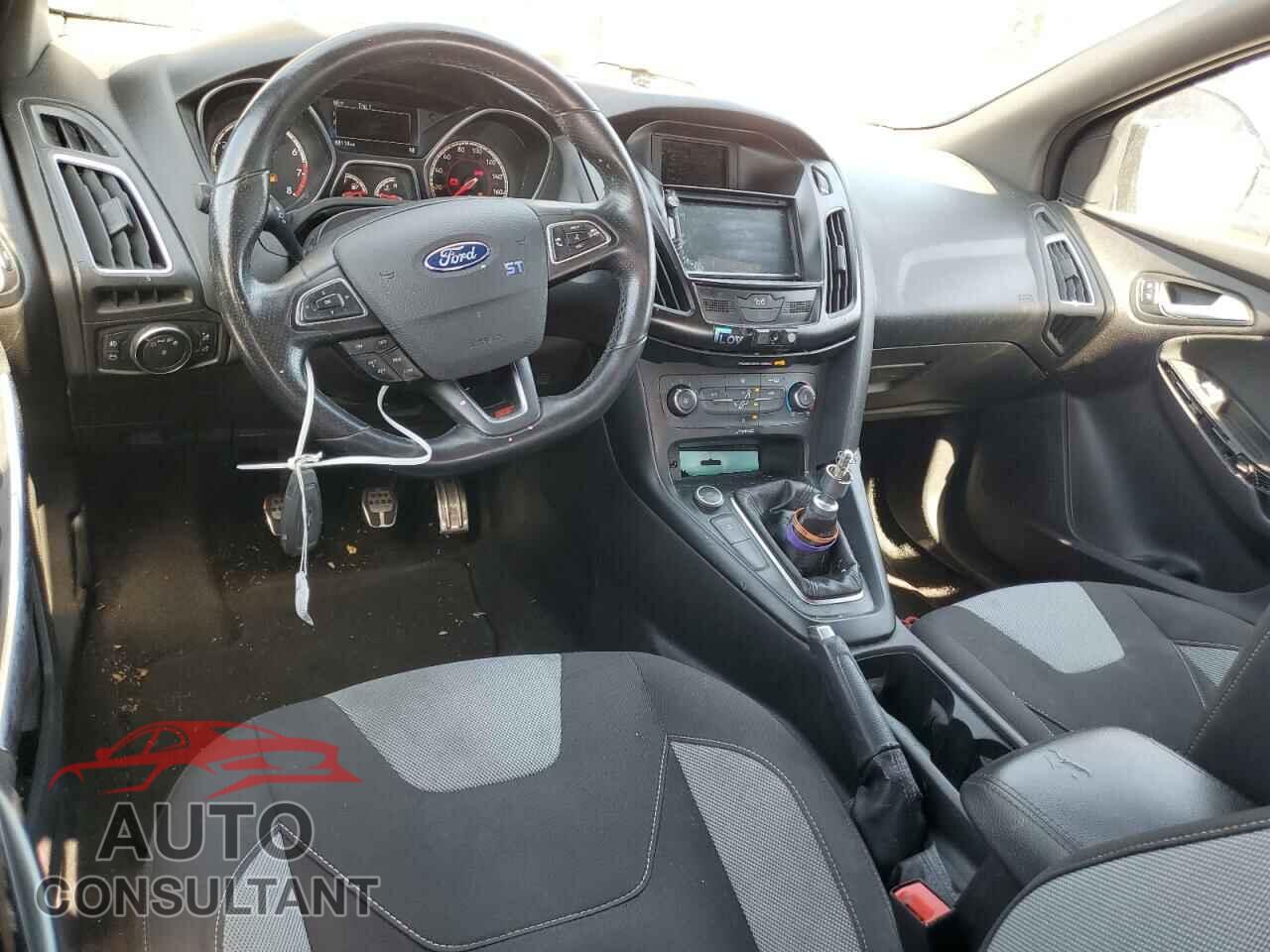 FORD FOCUS 2015 - 1FADP3L9XFL262002