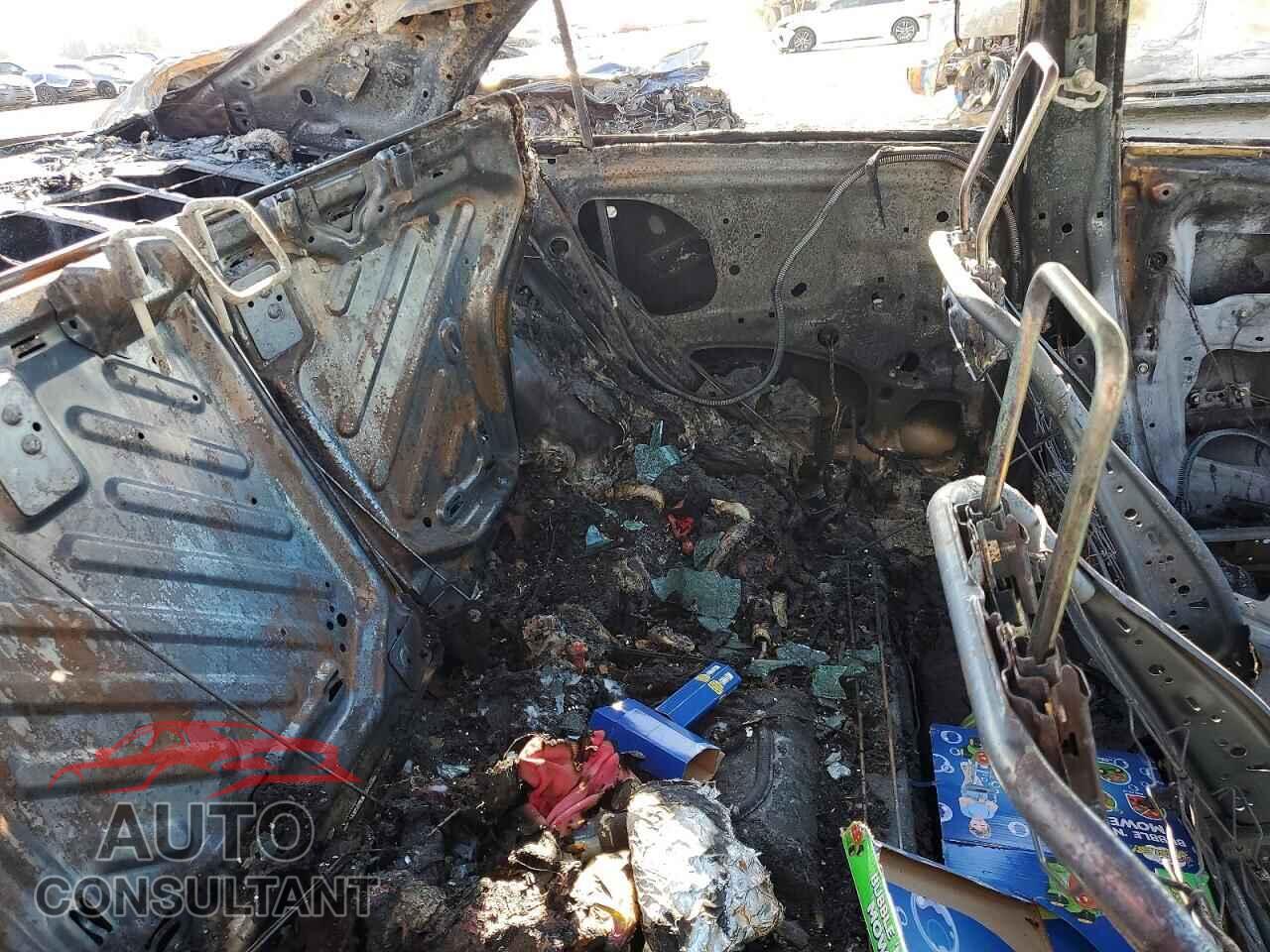 TOYOTA COROLLA 2013 - 5YFBU4EE5DP162033