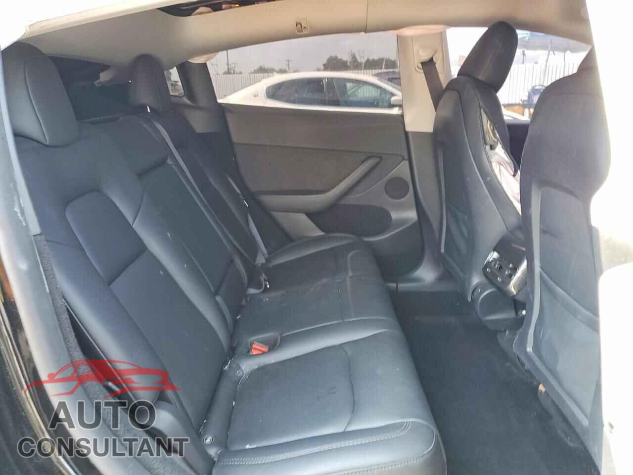 TESLA MODEL Y 2024 - 7SAYGDEF8RF077770