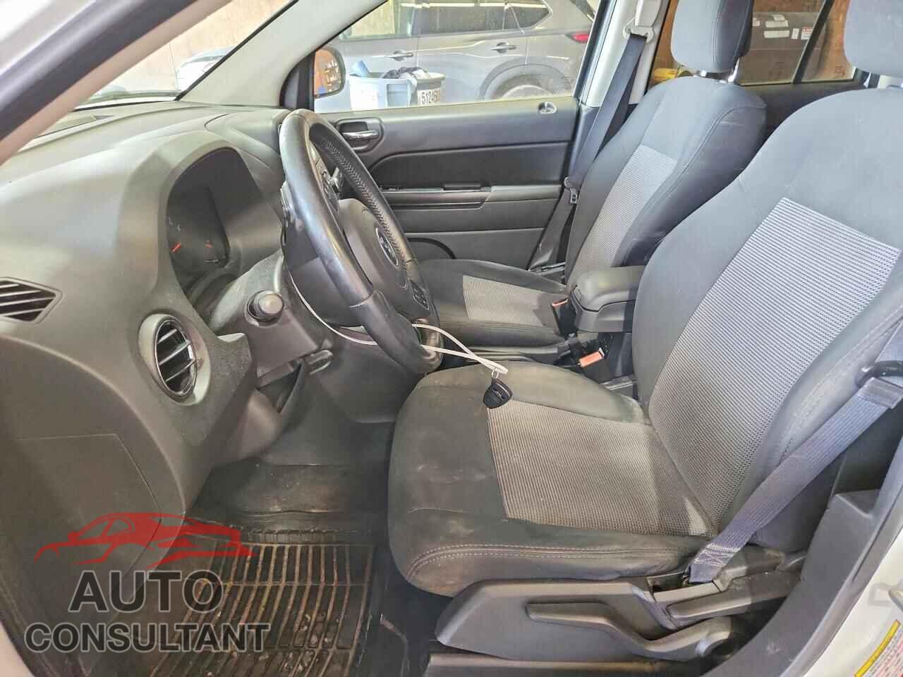 JEEP COMPASS 2011 - 1J4NF1FB7BD180229