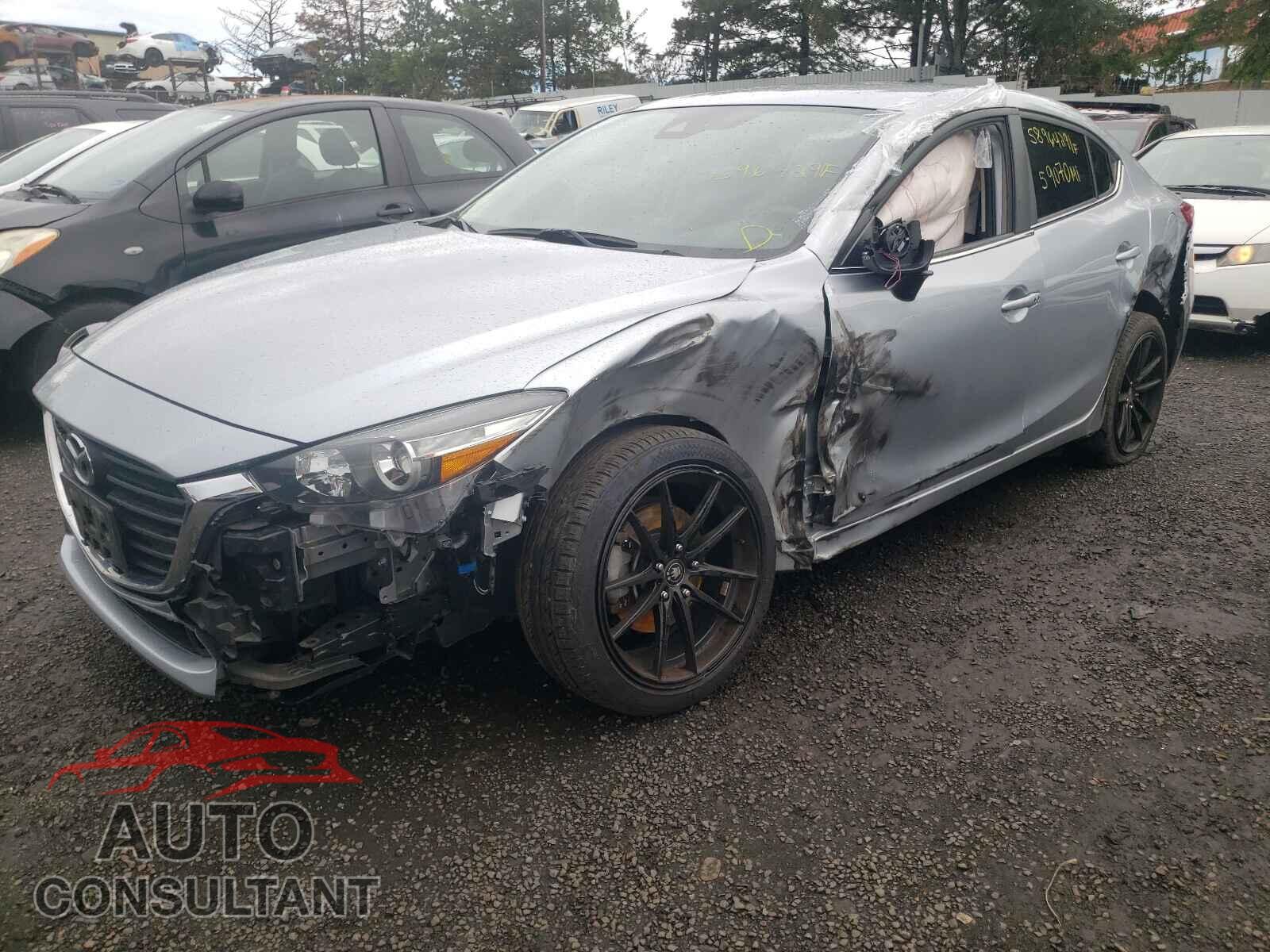 MAZDA 3 2018 - 3MZBN1V30JM204876