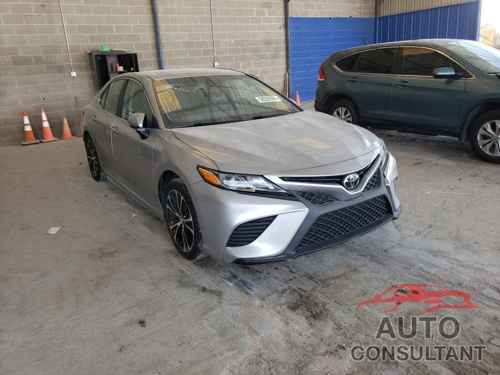 TOYOTA CAMRY 2018 - 4T1B11HK0JU106052