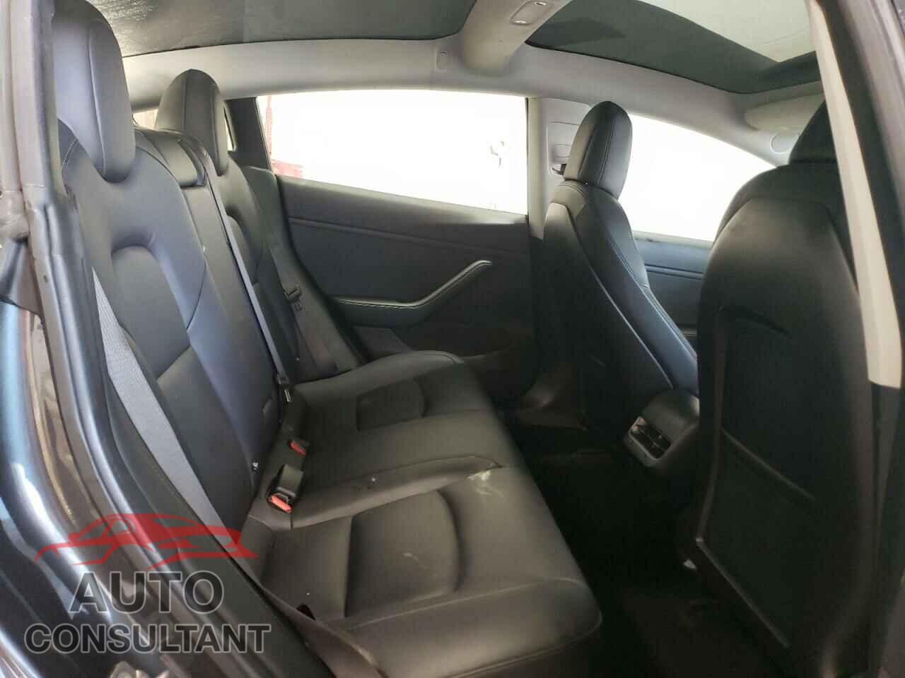 TESLA MODEL 3 2018 - 5YJ3E1EA5JF033228