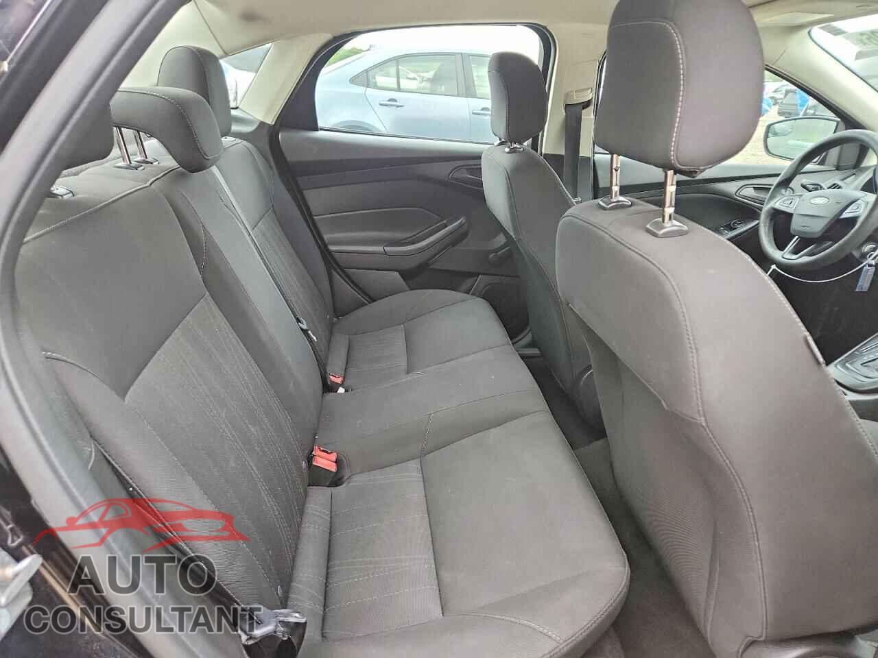 FORD FOCUS 2017 - 1FADP3E29HL335167