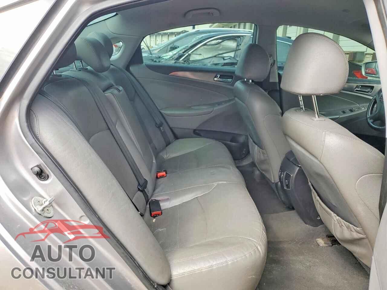 HYUNDAI SONATA 2012 - KMHEC4A42CA041908