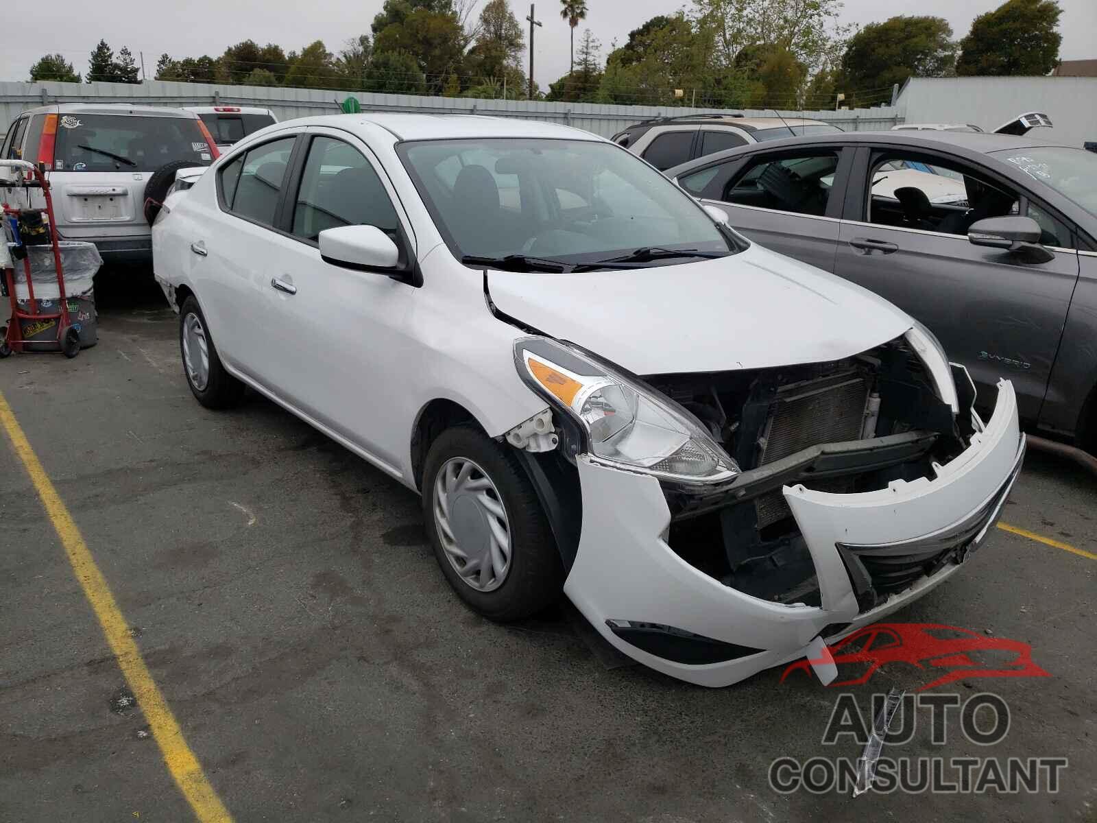 NISSAN VERSA 2018 - 3N1CN7AP4JL869694