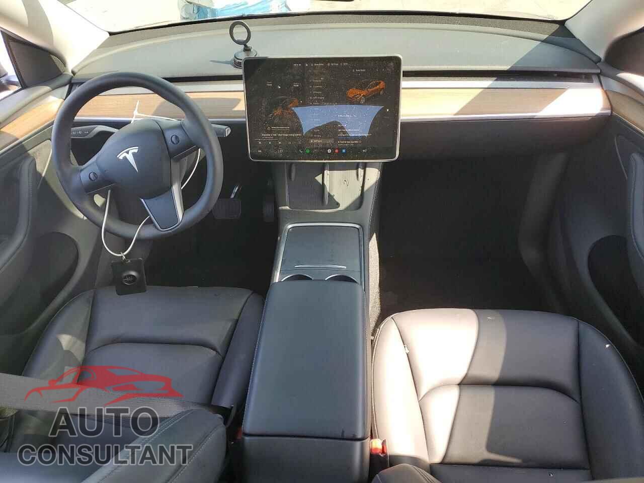 TESLA MODEL Y 2024 - 7SAYGDEE7RF030043
