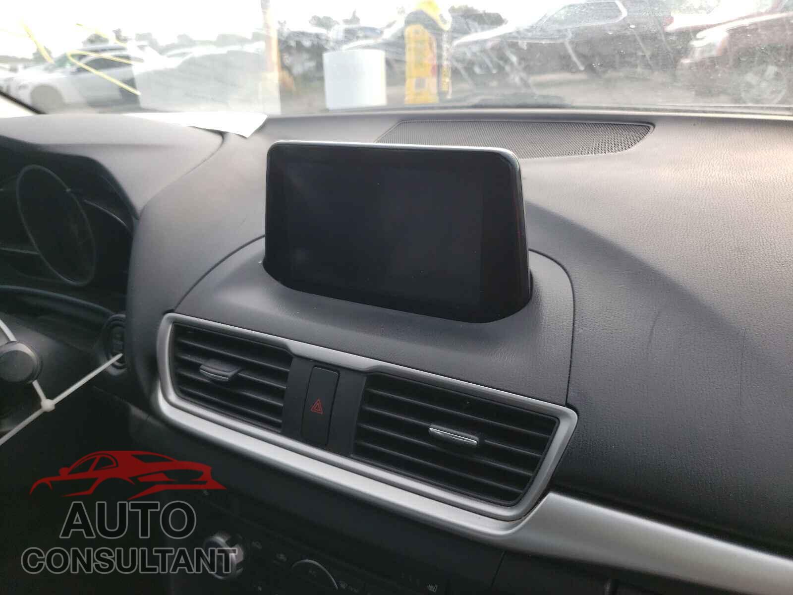 MAZDA 3 2018 - 3MZBN1V30JM181549