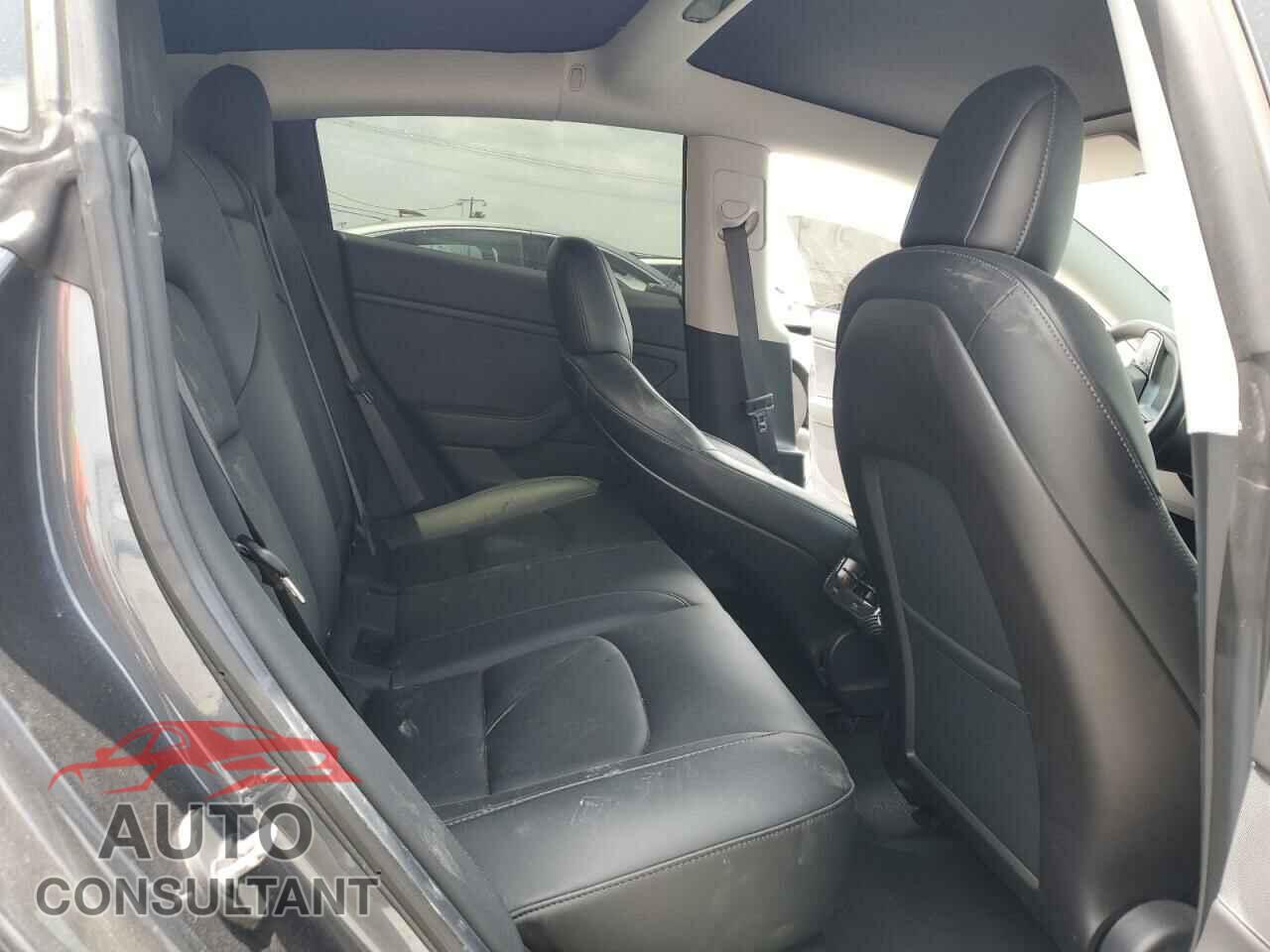 TESLA MODEL 3 2019 - 5YJ3E1EB4KF437020