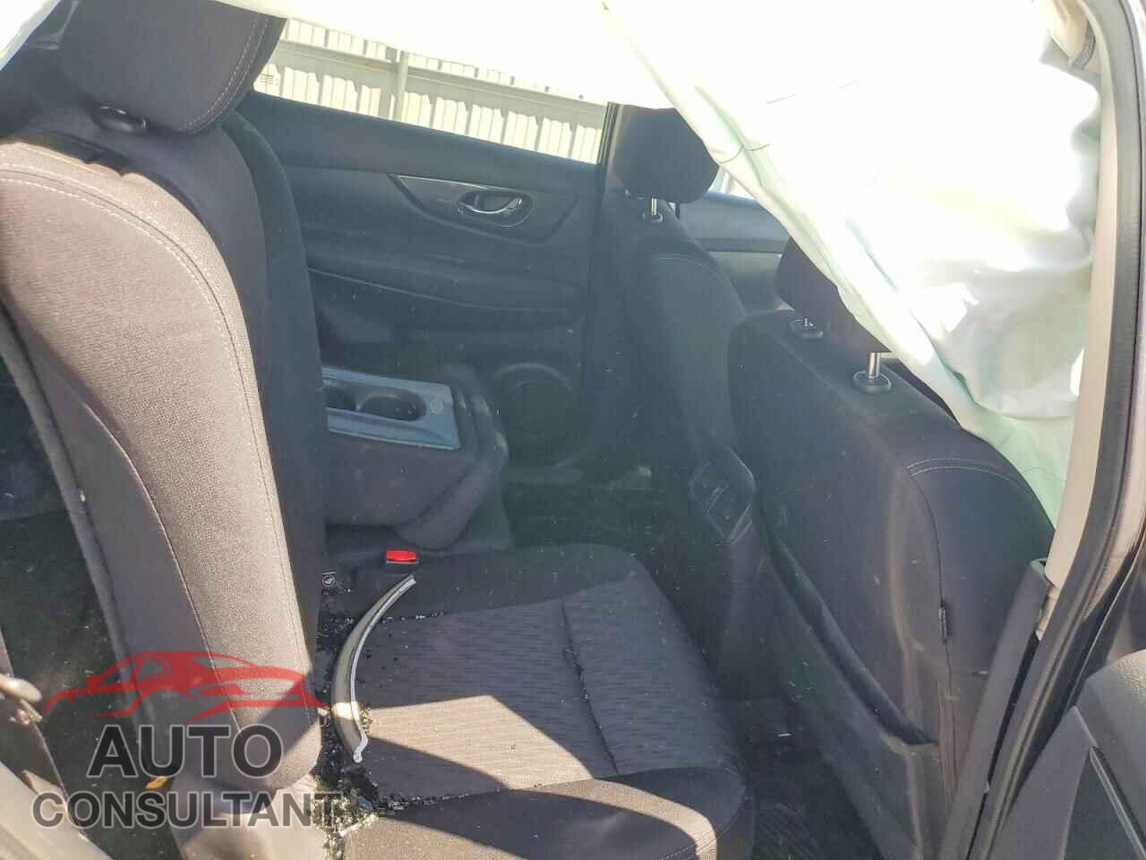 NISSAN ROGUE 2017 - KNMAT2MT2HP501101