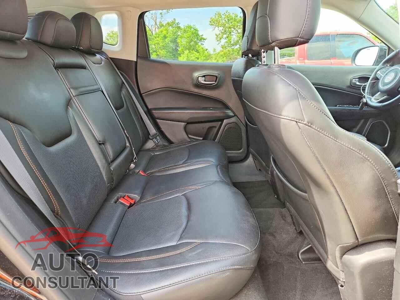 JEEP COMPASS 2018 - 3C4NJDCB5JT329112