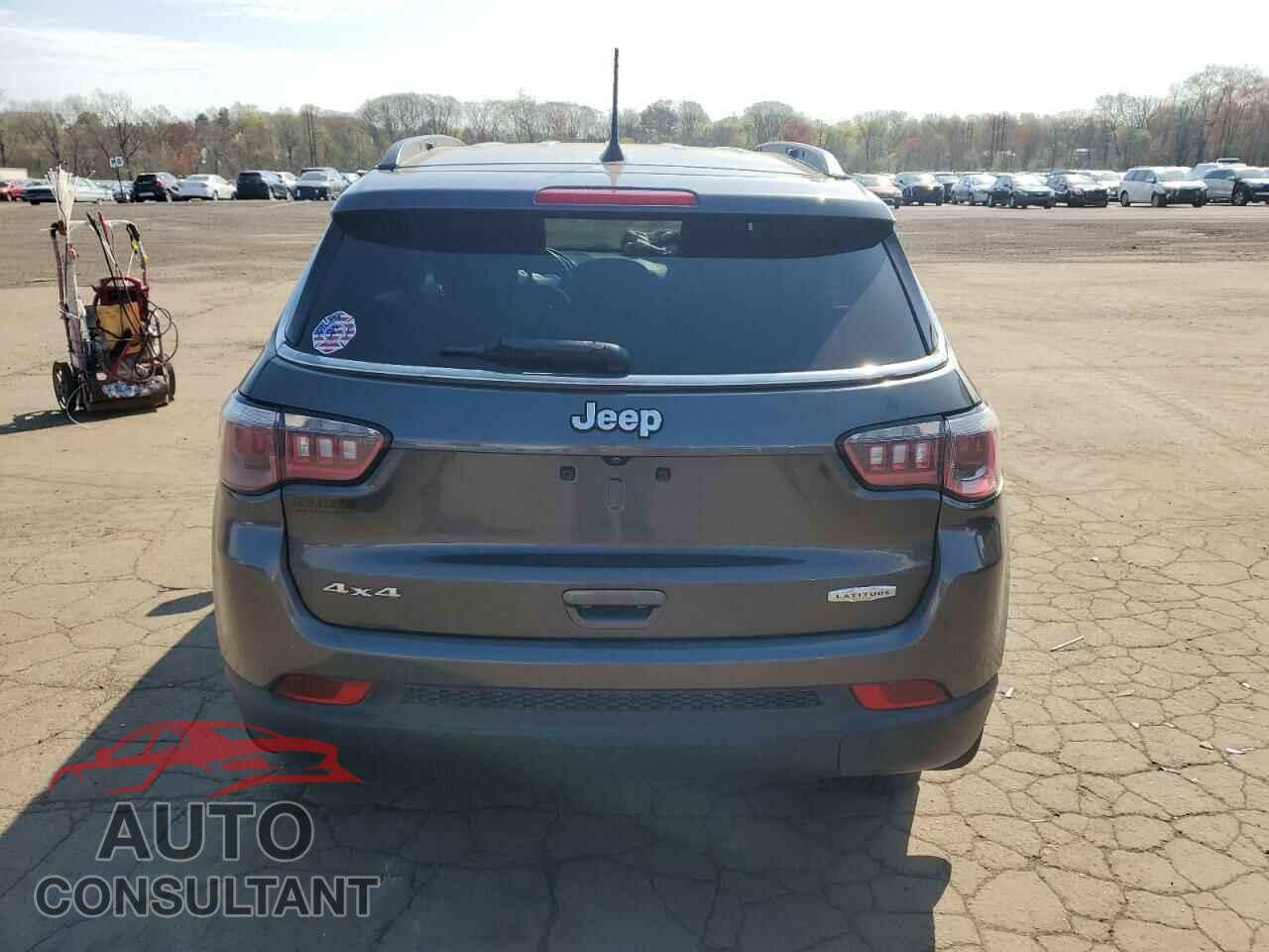 JEEP COMPASS 2018 - 3C4NJDBB8JT315884