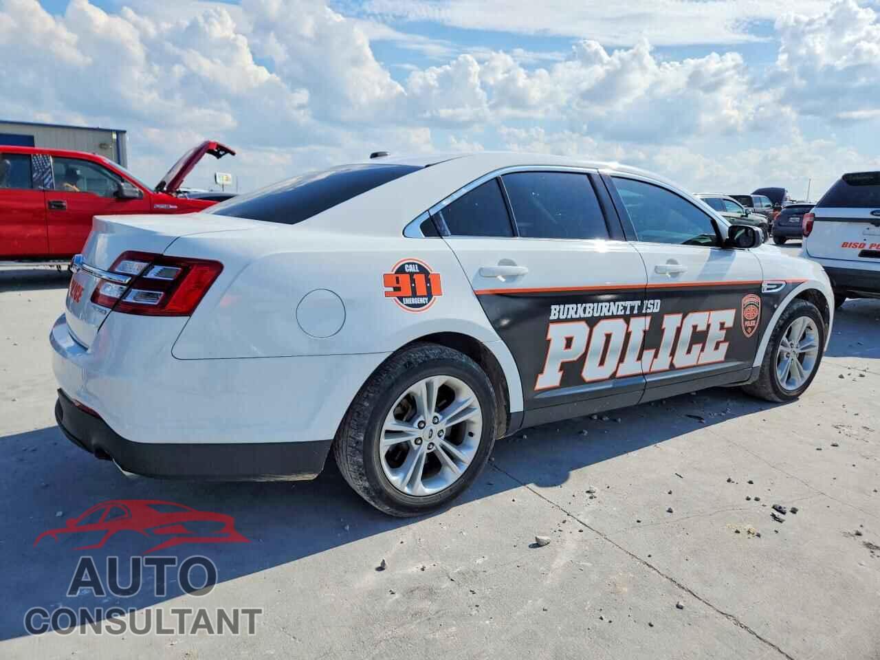 FORD TAURUS 2018 - 1FAHP2D83JG138995