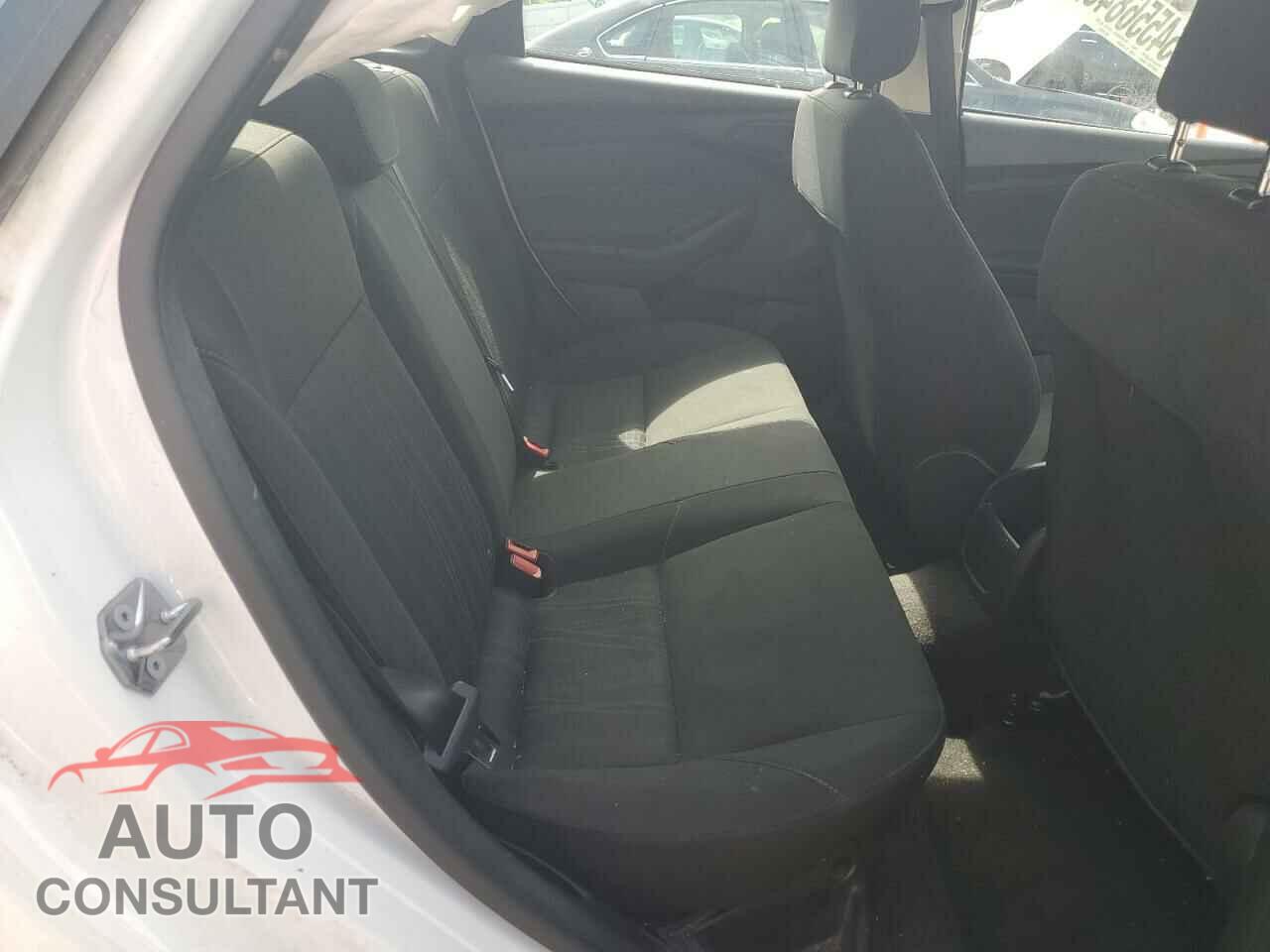 FORD FOCUS 2017 - 1FADP3E22HL314158