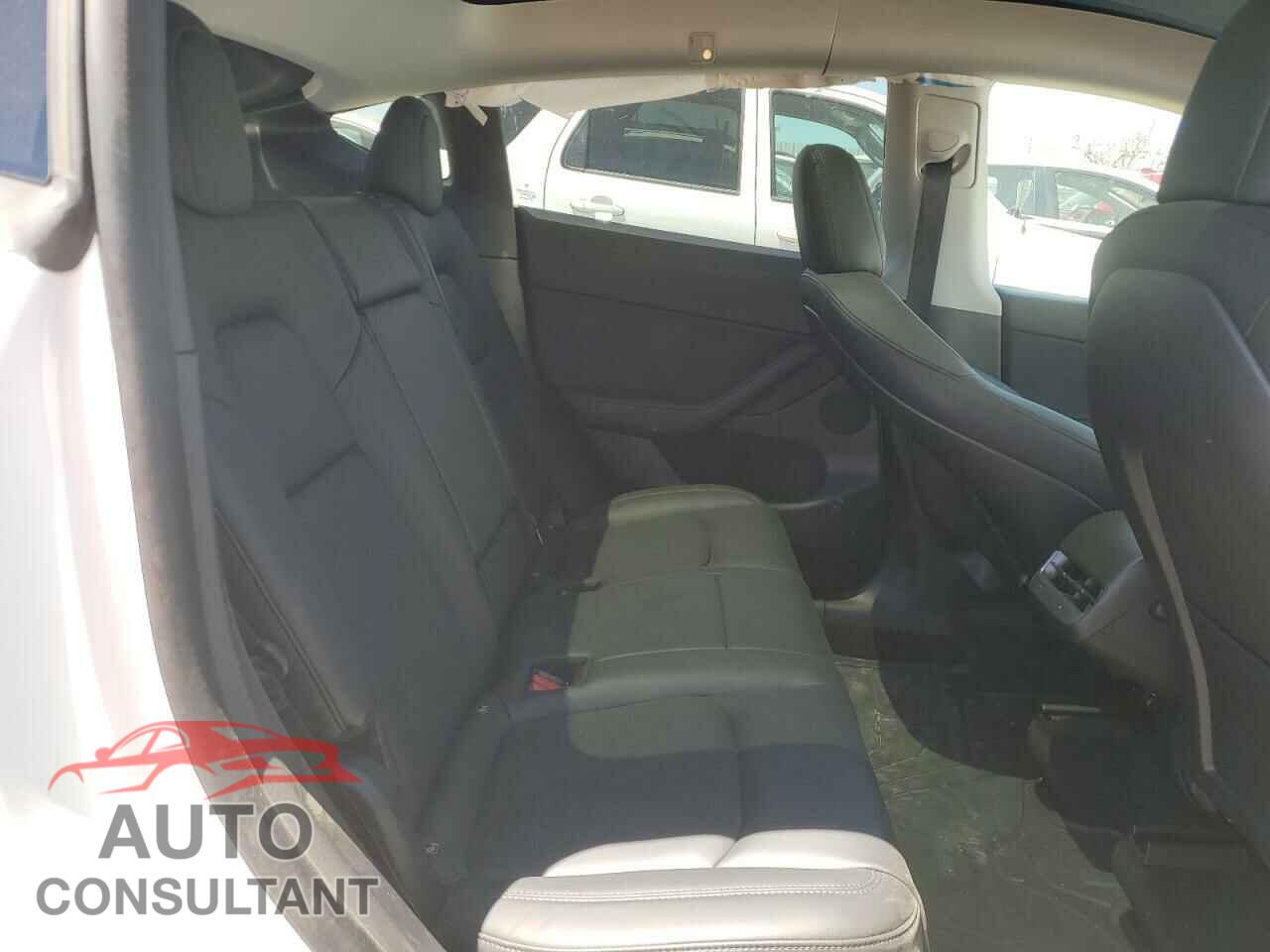 TESLA MODEL Y 2021 - 5YJYGDEEXMF118977