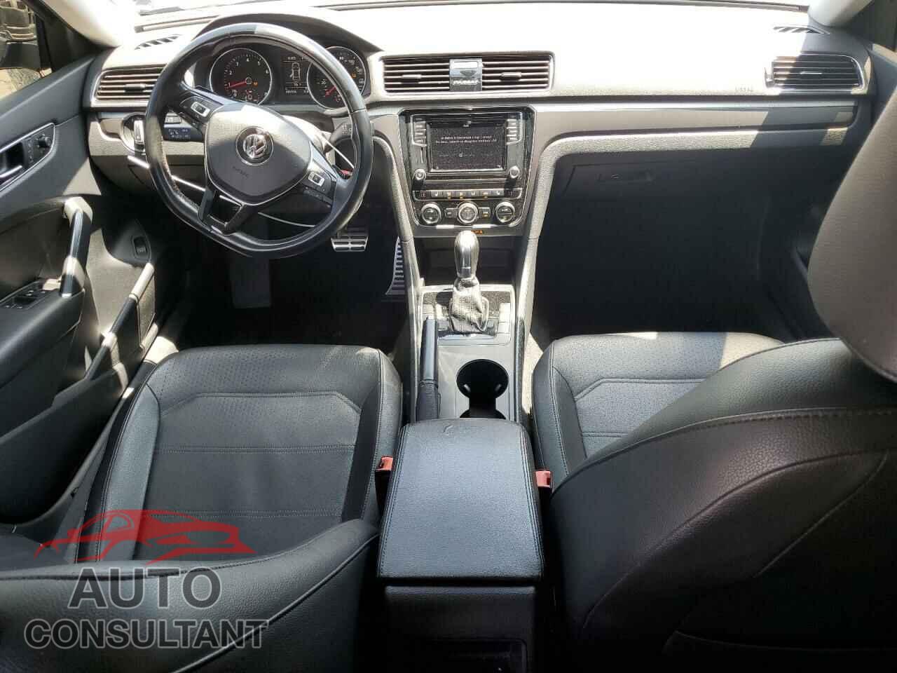 VOLKSWAGEN PASSAT 2018 - 1VWAA7A36JC007793