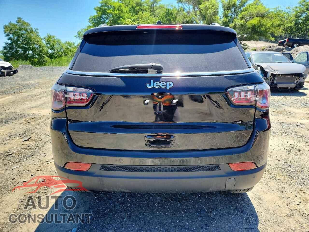 JEEP COMPASS 2018 - 3C4NJDBB6JT104957