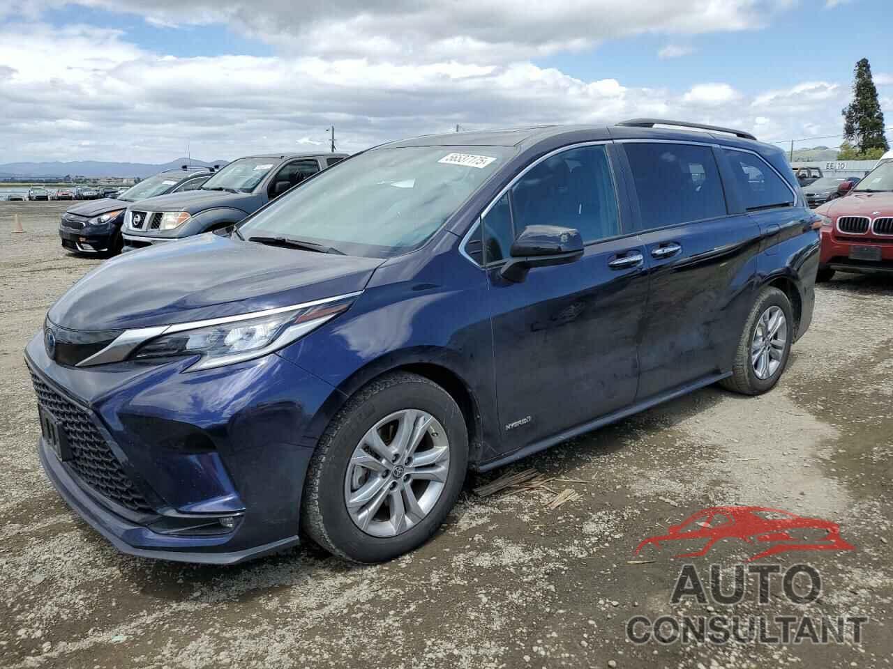 TOYOTA SIENNA 2021 - 5TDXSKFC1MS037700