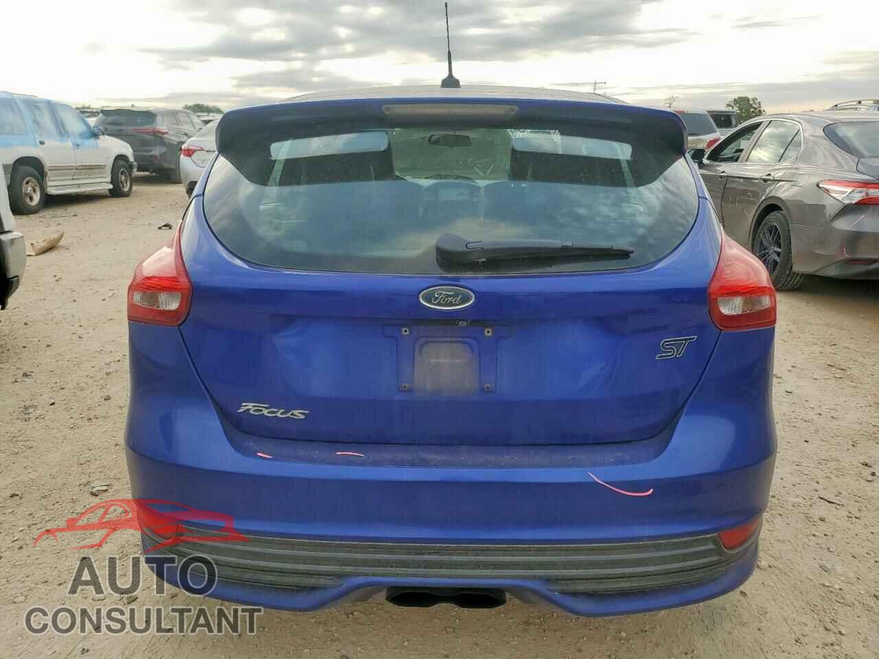 FORD FOCUS 2015 - 1FADP3L93FL228239