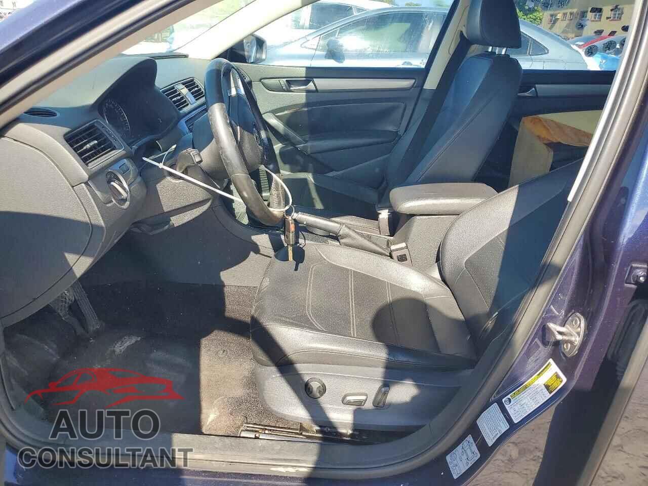 VOLKSWAGEN PASSAT 2015 - 1VWAT7A30FC045425