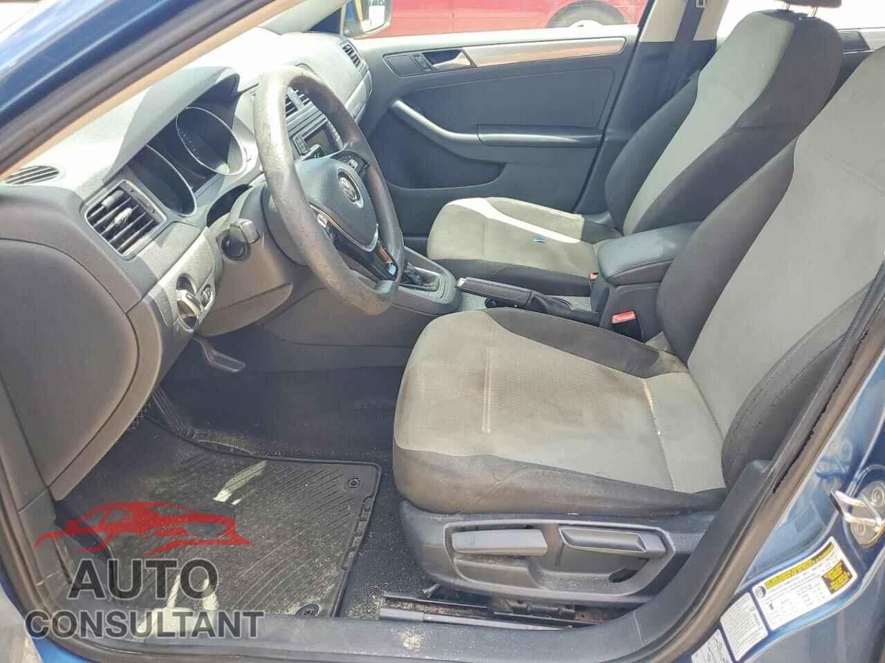 VOLKSWAGEN JETTA 2017 - 3VW2B7AJ0HM224491