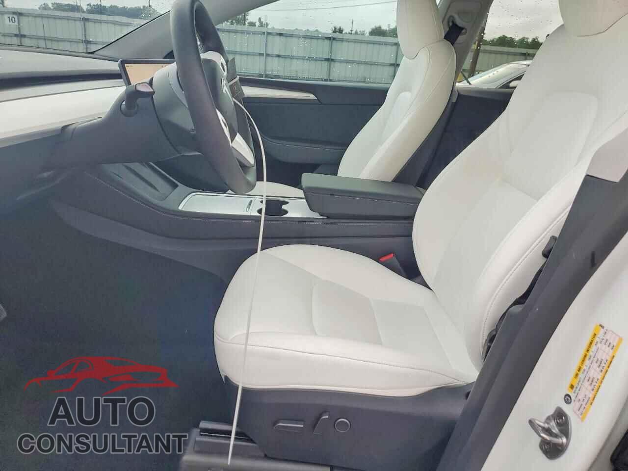 TESLA MODEL Y 2025 - 7SAYGDED1SA345656