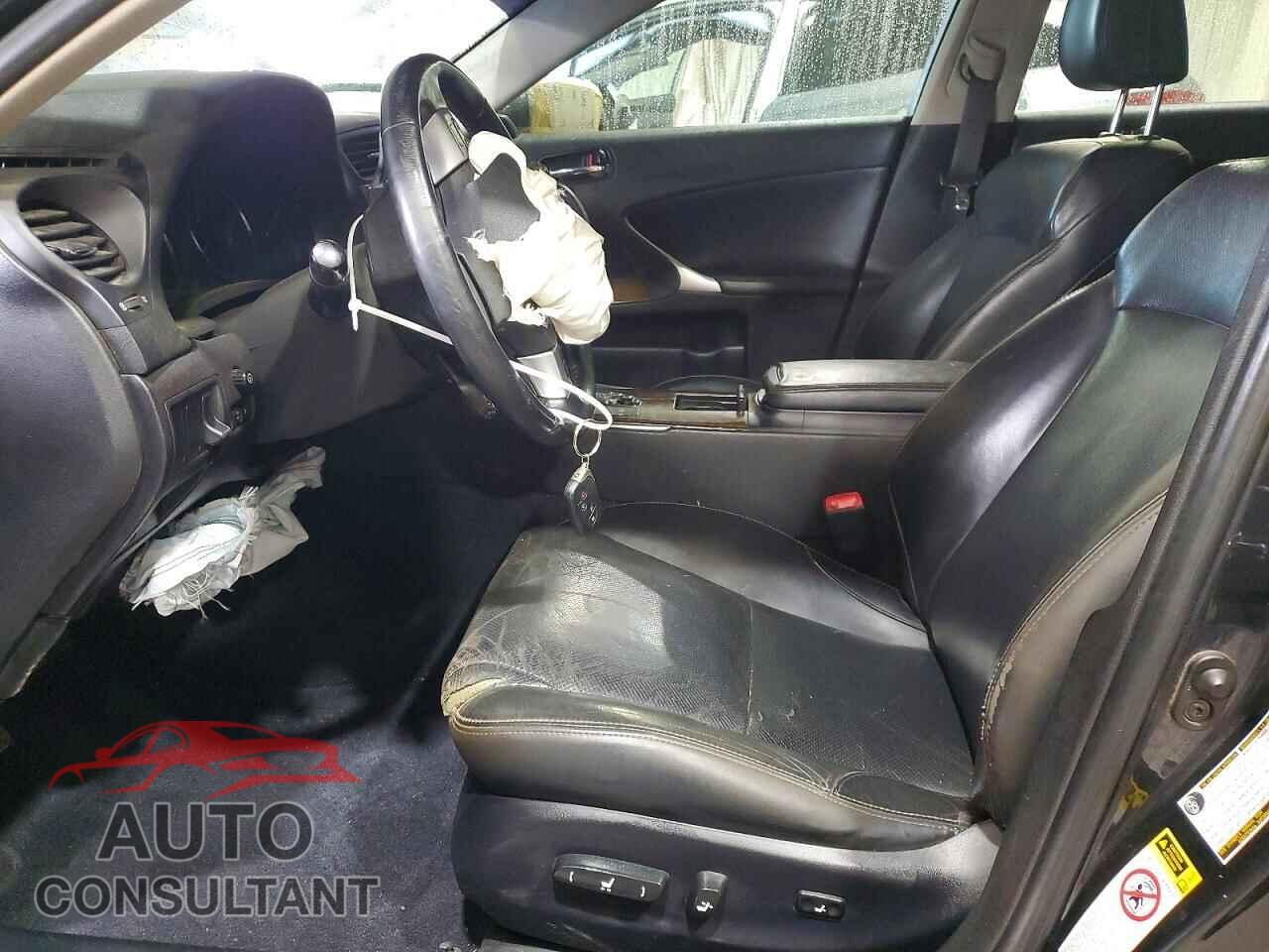 LEXUS IS 2011 - JTHBF5C2XB5137128