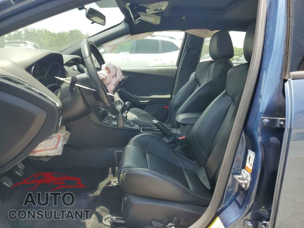 FORD FOCUS 2018 - 1FADP3L90JL213349