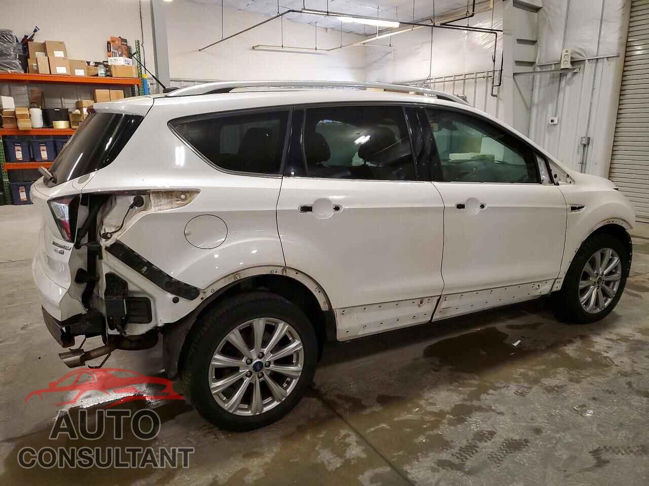 FORD ESCAPE 2017 - 1FMCU9J90HUD71081