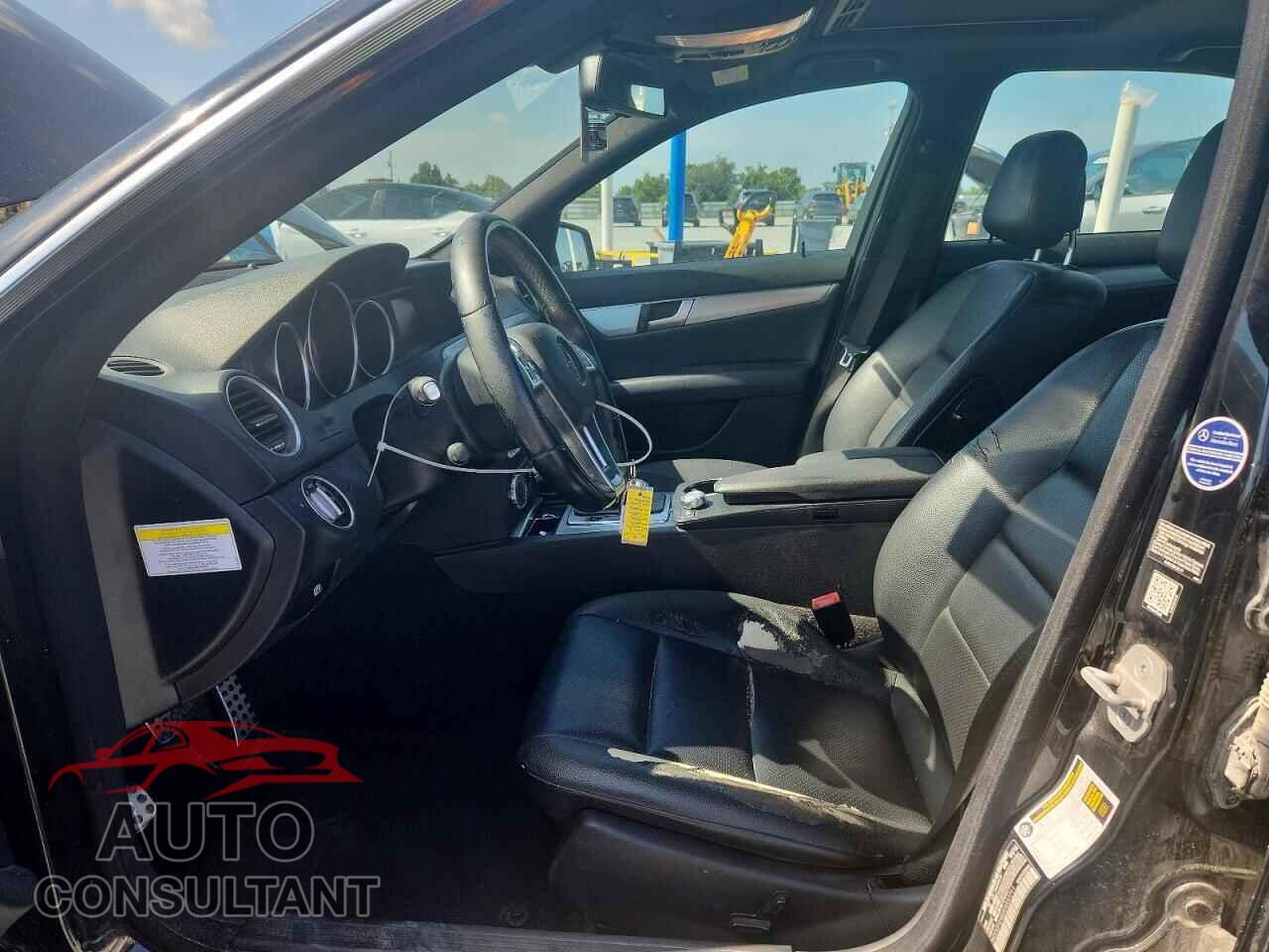 MERCEDES-BENZ C-CLASS 2014 - WDDGF4HB2EA937711