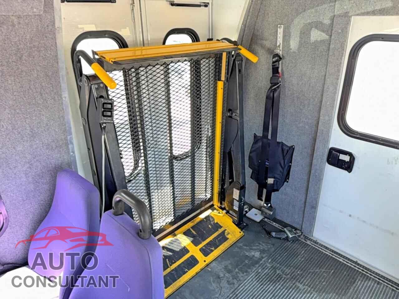 FORD ECONOLINE 2010 - 1FDXE4FSXADA45159