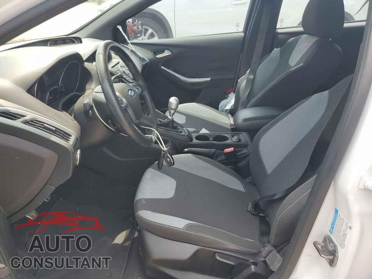 FORD FOCUS 2014 - 1FADP3L92EL438801
