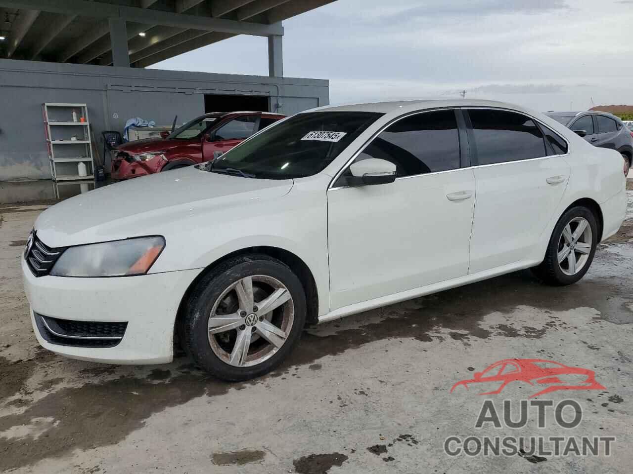 VOLKSWAGEN PASSAT 2013 - 1VWBP7A35DC107438