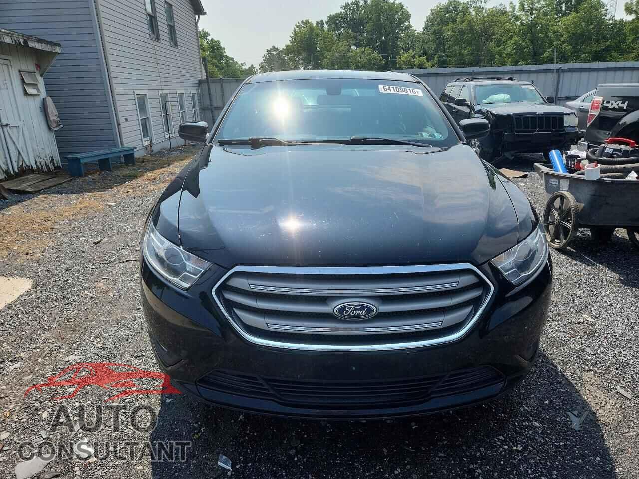 FORD TAURUS 2018 - 1FAHP2E85JG122747