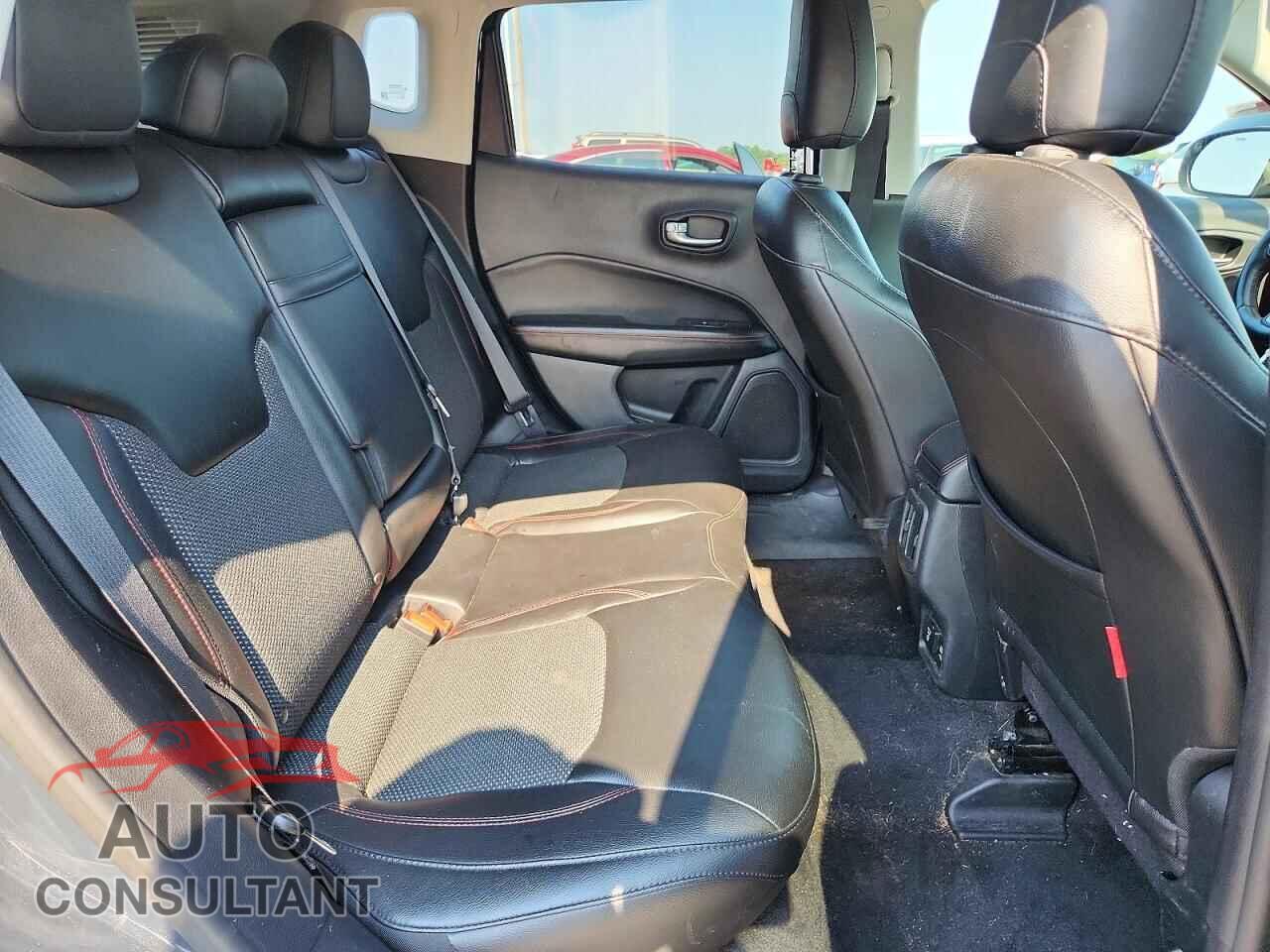 JEEP COMPASS 2018 - 3C4NJDDB5JT307979