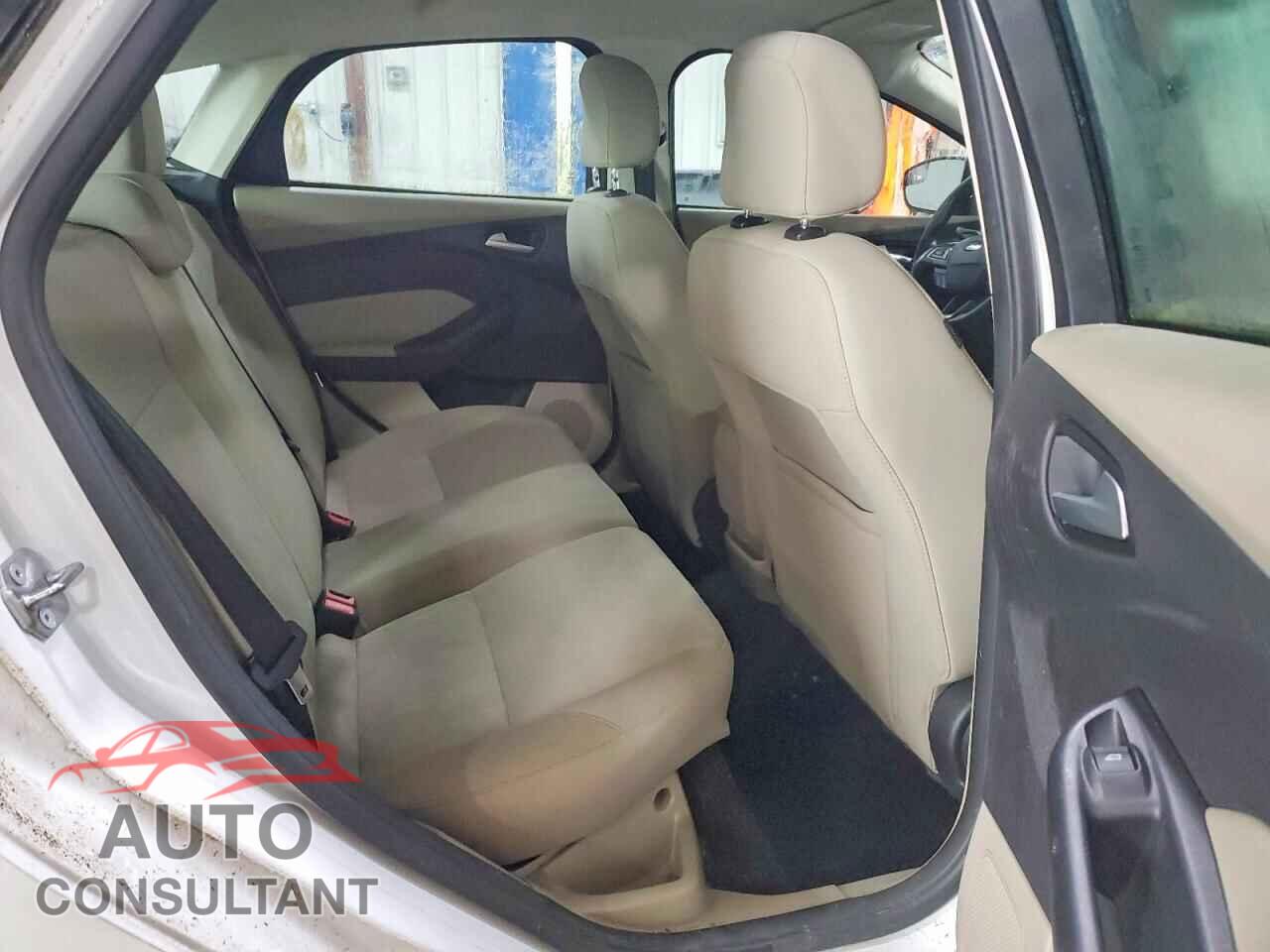 FORD FOCUS 2015 - 1FADP3K2XFL202404