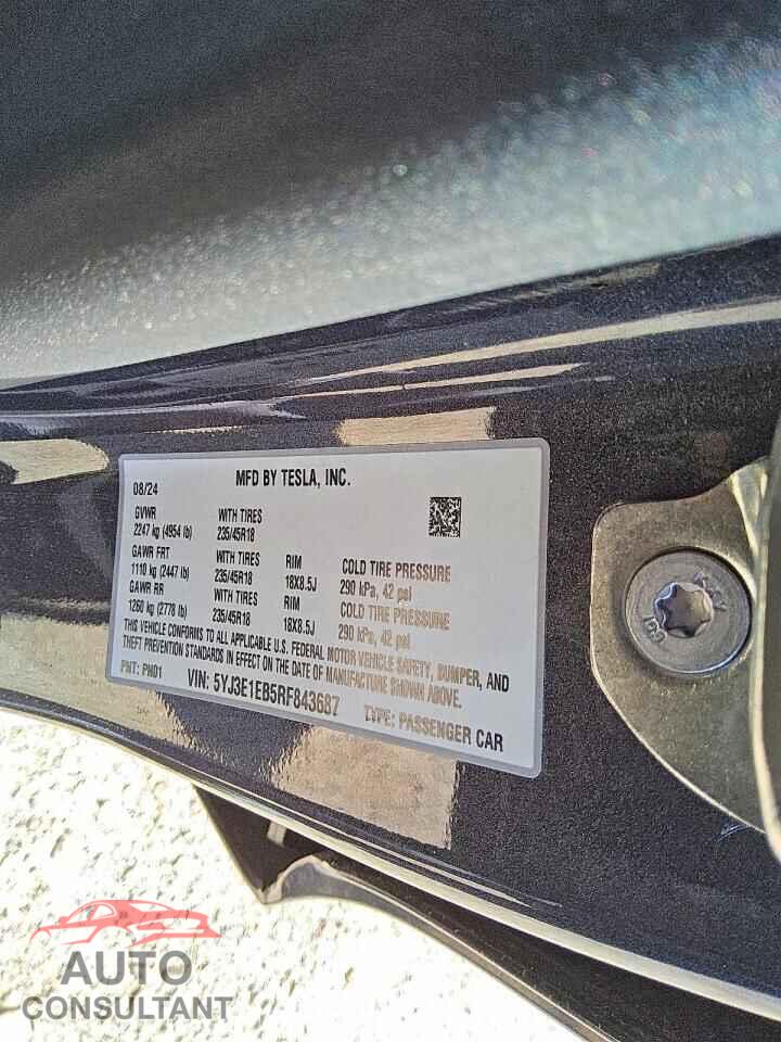 TESLA MODEL 3 2024 - 5YJ3E1EB5RF843687