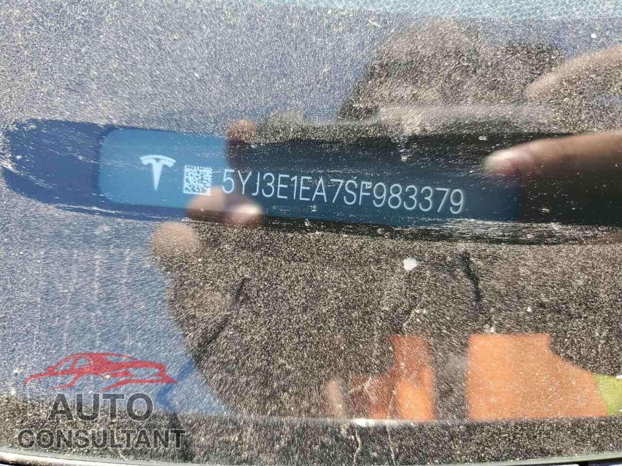 TESLA MODEL 3 2025 - 5YJ3E1EA7SF983379
