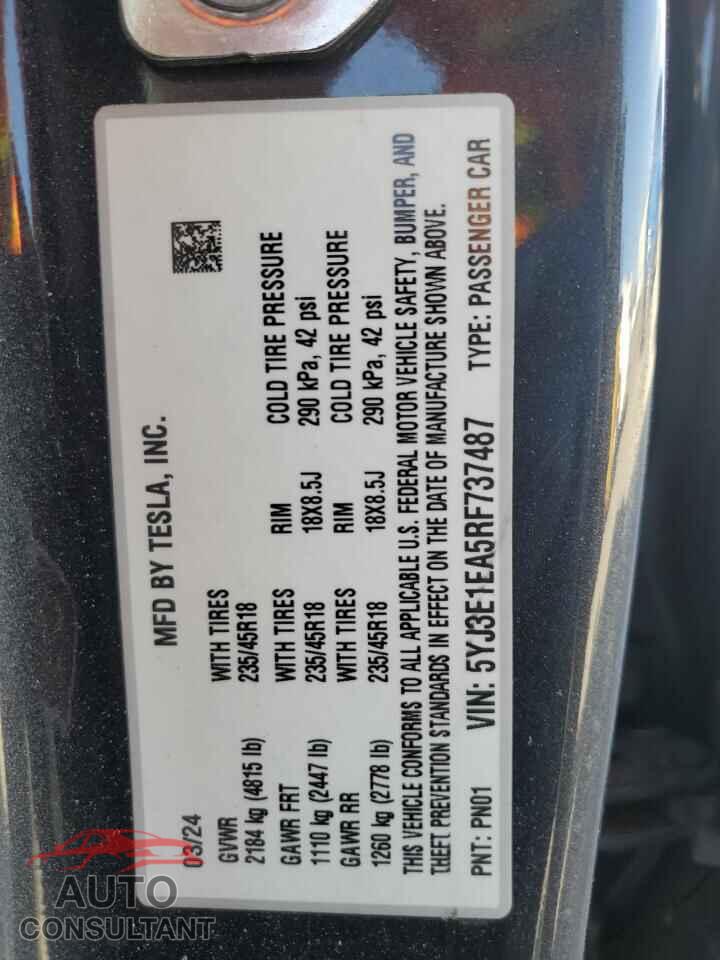 TESLA MODEL 3 2024 - 5YJ3E1EA5RF737487