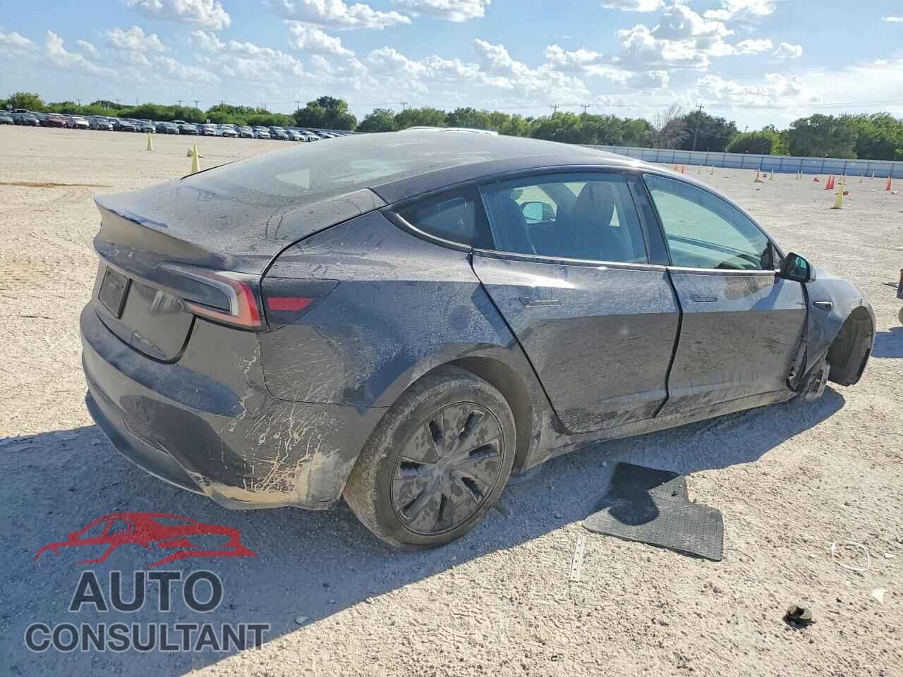 TESLA MODEL 3 2024 - 5YJ3E1EA5RF759277