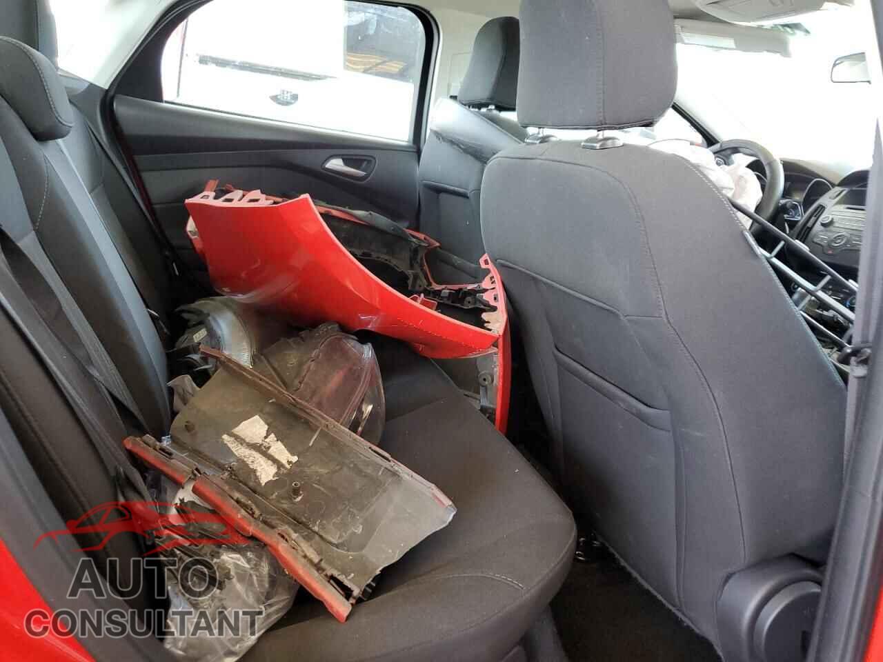 FORD FOCUS 2015 - 1FADP3F2XFL242525