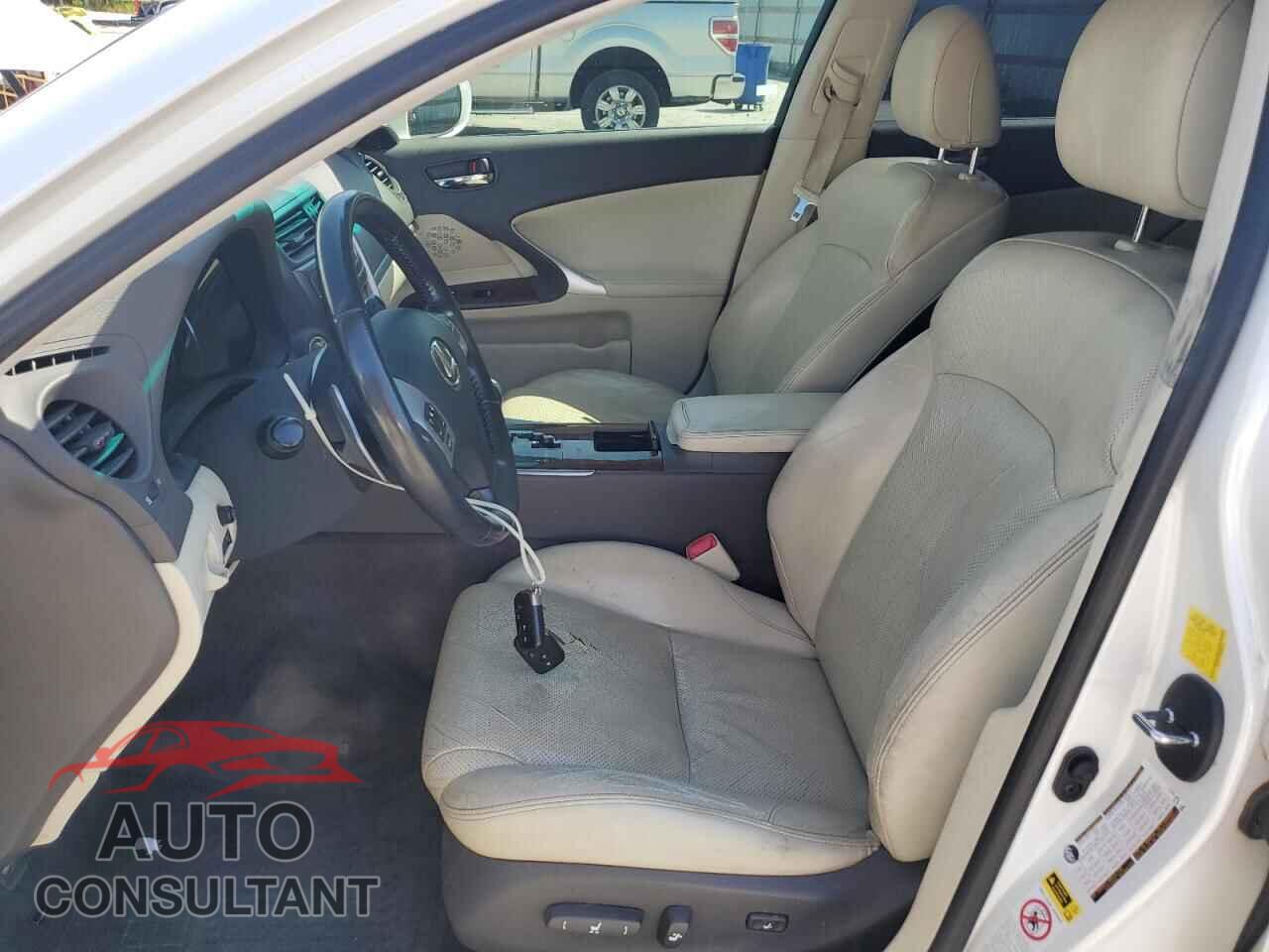 LEXUS IS 2011 - JTHCF5C27B5045575