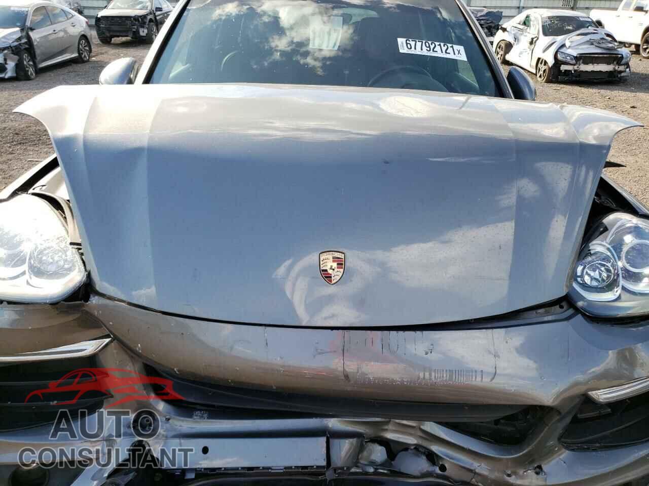 PORSCHE CAYENNE 2018 - WP1AA2A21JKA04009