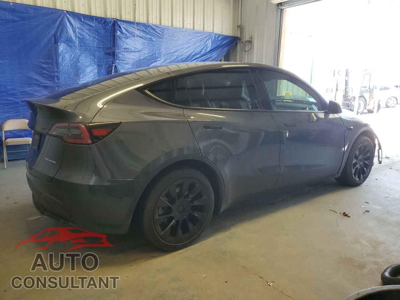 TESLA MODEL Y 2023 - 7SAYGAEEXPF830895
