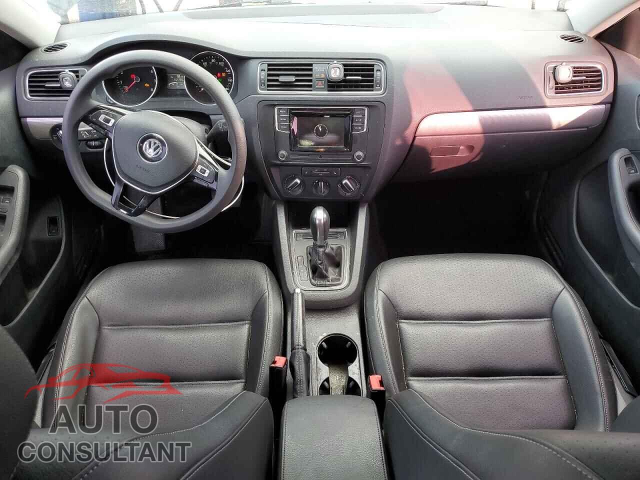 VOLKSWAGEN JETTA 2018 - 3VWDB7AJ7JM240959